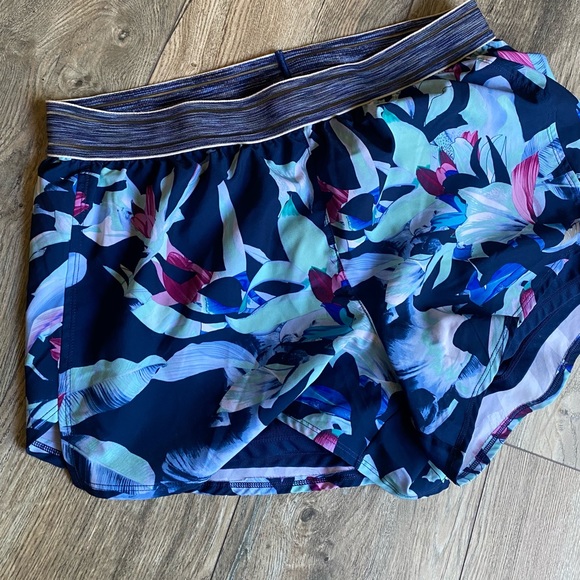 2 avia activewear shorts - Picture 4 of 8